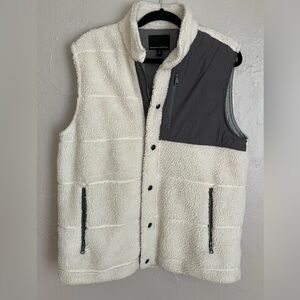 Banana Republic Men's White and Gray Sherpa Vest